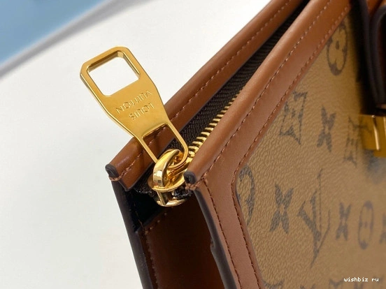 WIS VUITTON LOUIS CHANELUTCH 0823